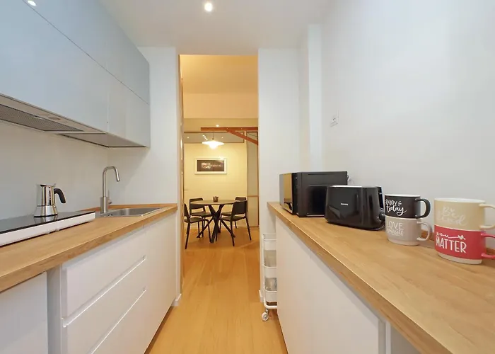 Modern Family Apartment *