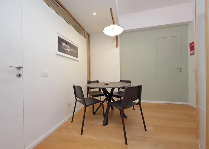 Apartment Modern Family Rom