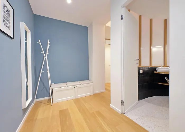 Apartment Modern Family Rom