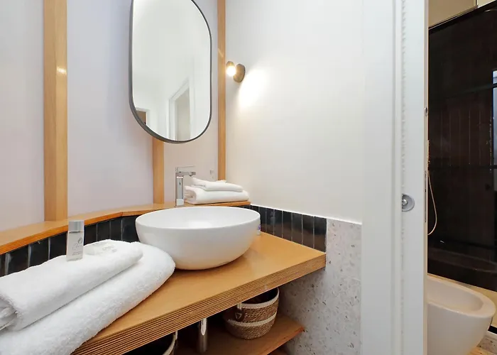 Modern Family Apartment Rom