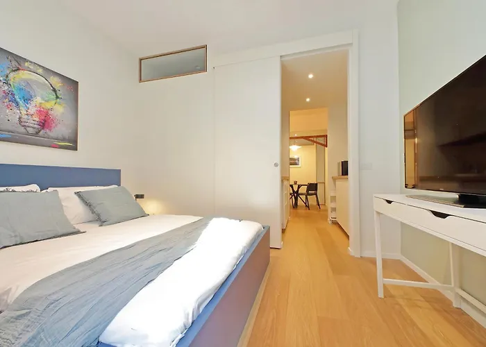 Modern Family Apartment *